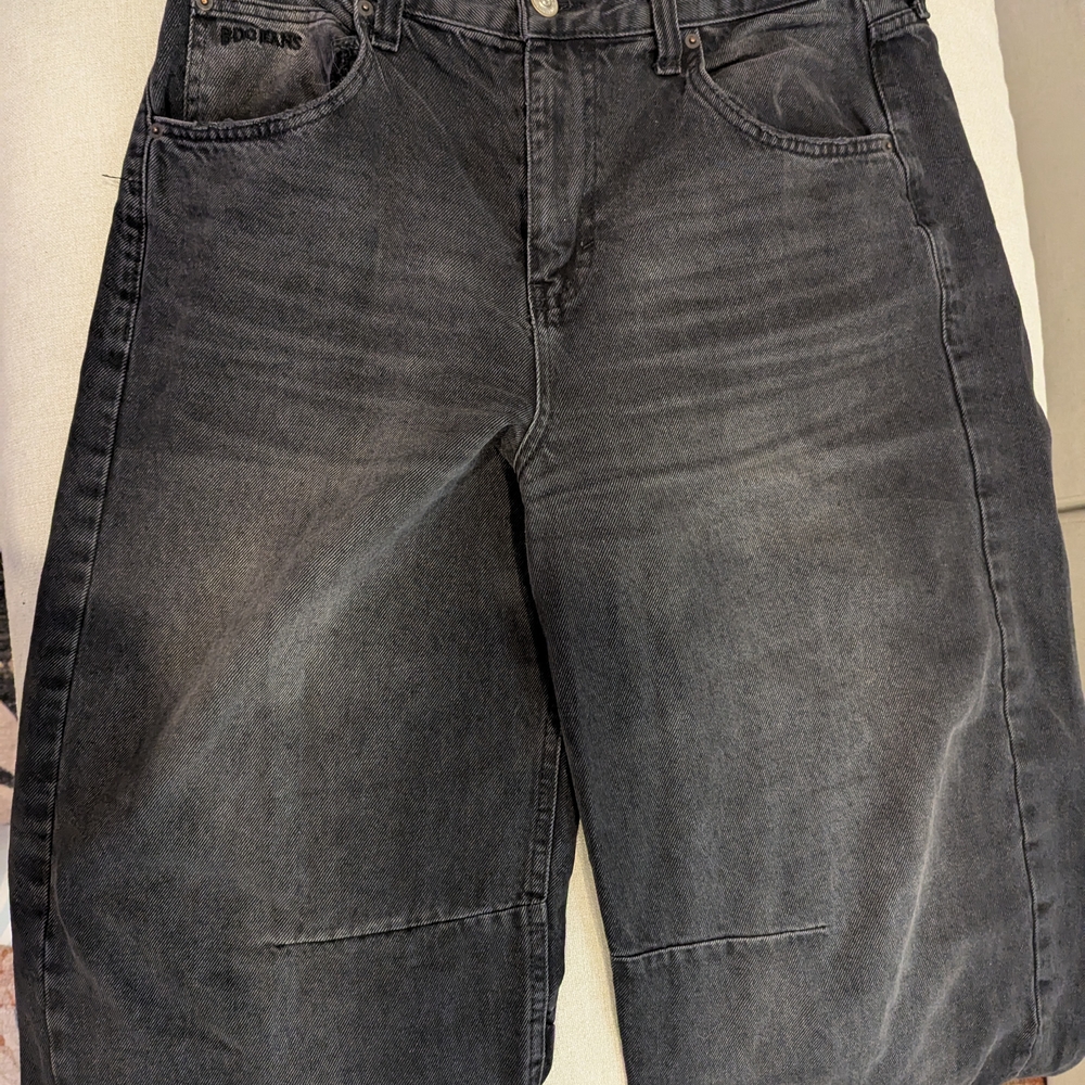 BDG Logan Barrel Jeans
